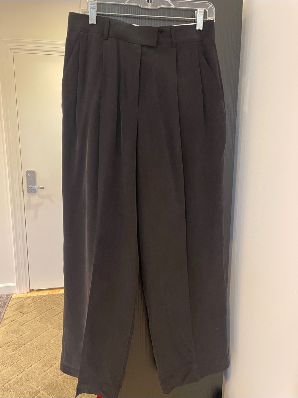 COS Straight-Leg Pleated Women's Pants in Charcoal Black size 8 Silk